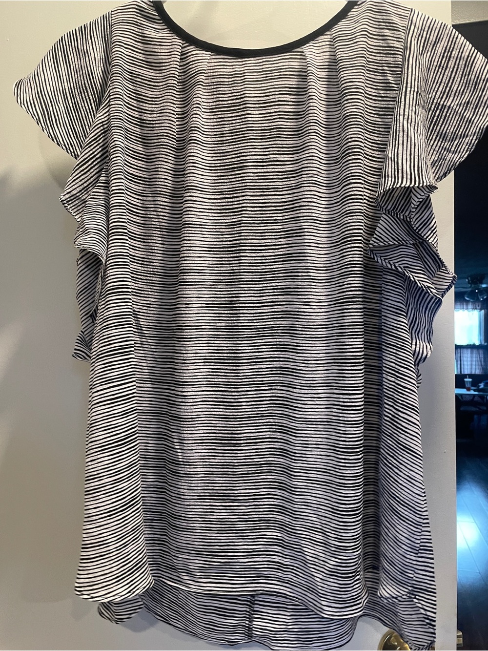 Elle Black & White Striped Ruffle Sleeve Top size L
